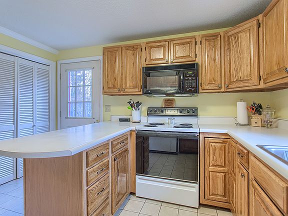 4th image of 9 Unicorn Cir