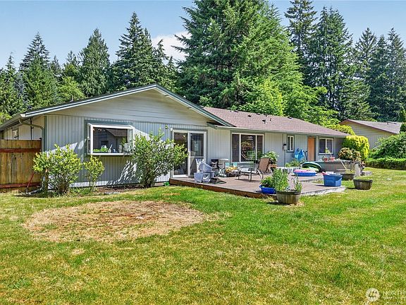 3rd image of 4722 Edgeworth Drive SE