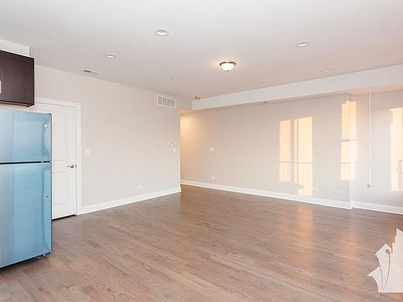 4th image of 1950 W Chicago Ave #27244