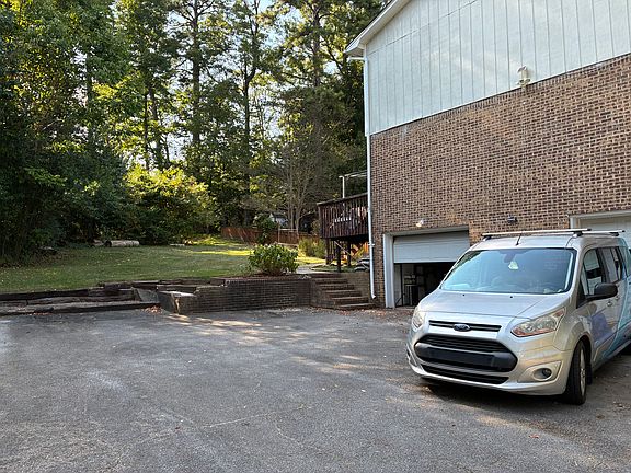 2nd image of 824 Linbard Ln