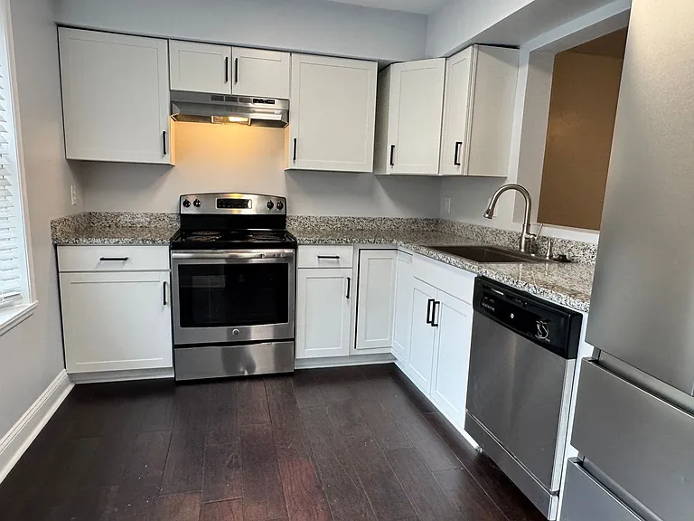 4315 Baylor St — Photo 2