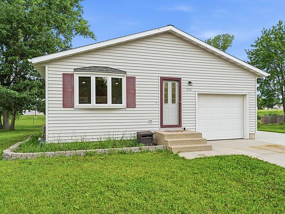 3rd image of 951 W Village Cir SE