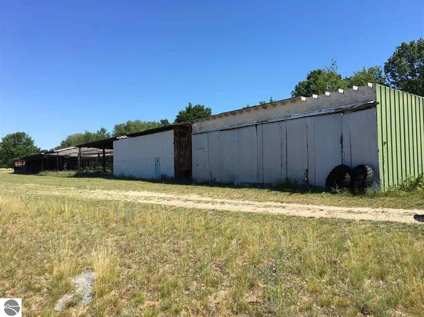 5400 Lautner Rd, Williamsburg, MI 49690