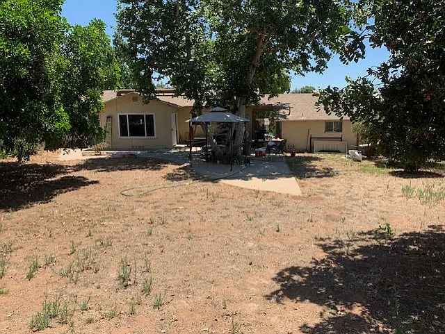 1584 Greenfield Dr — Photo 14