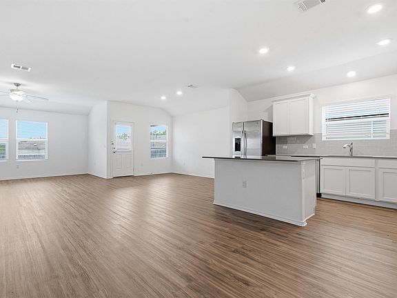 3rd image of 10508 Steinbeck Dr