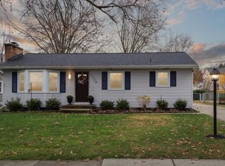 1354 Clovercrest Ave NW, Grand Rapids, MI 49504