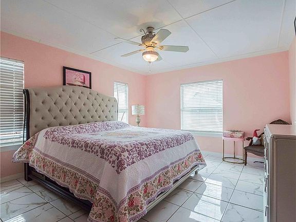 2nd image of 2715 Scarborough Dr
