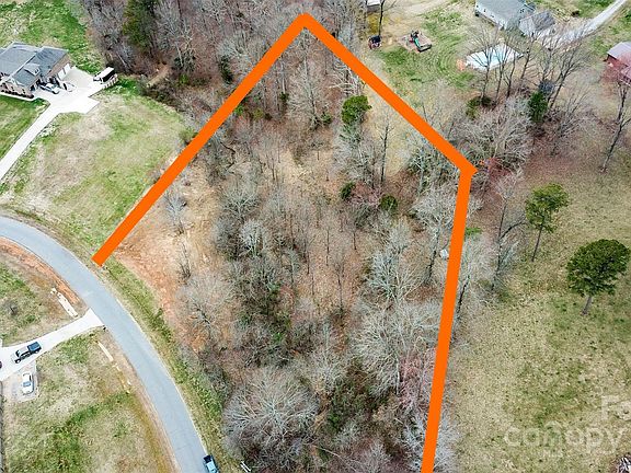 2nd image of 134 Savannah Crossing Dr