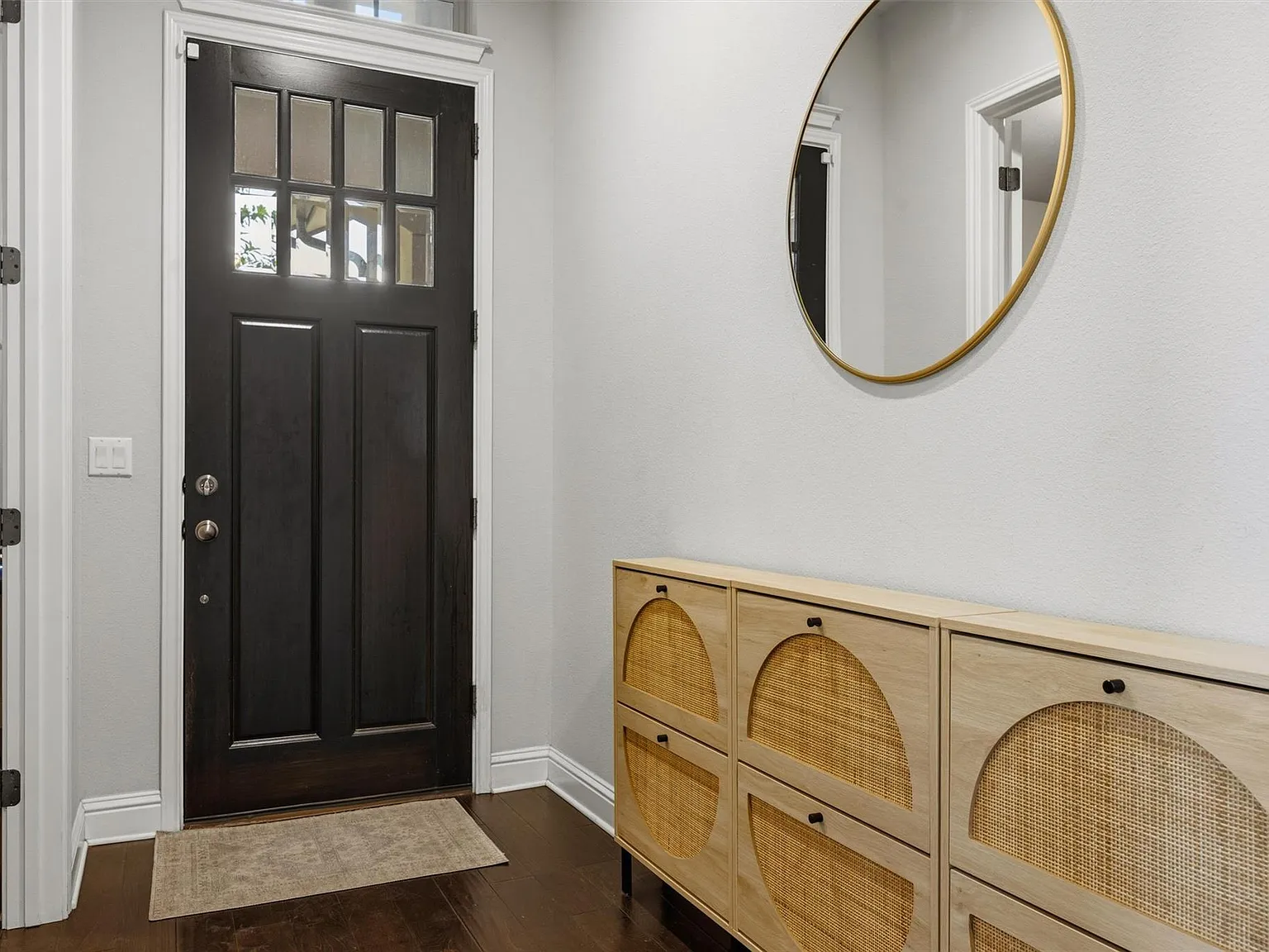 3 bed, 2.5 bath, 1875 sqft, $3,200 — Photo 2
