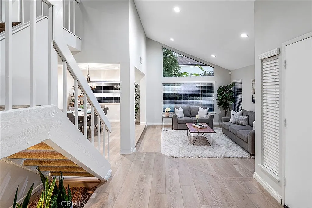 4 bed, 3.0 bath, 2250 sqft, $7,000 — Photo 4