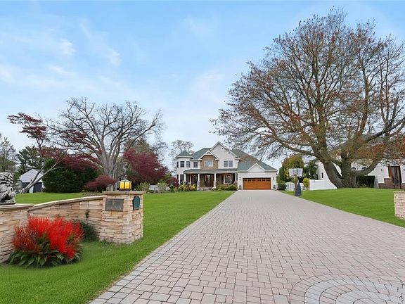4th image of 185 W Islip Road