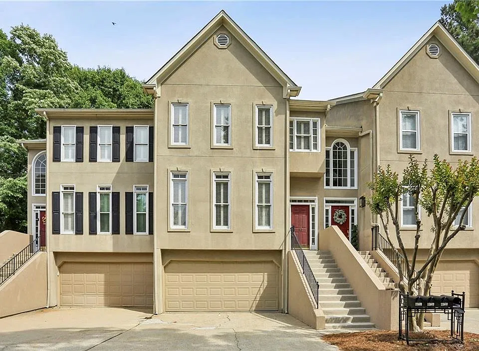 2562 Oakwood Trce SE