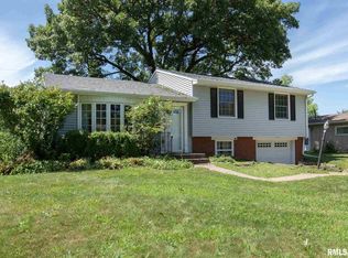 1528 Lakewood Dr, Bettendorf, IA 52722