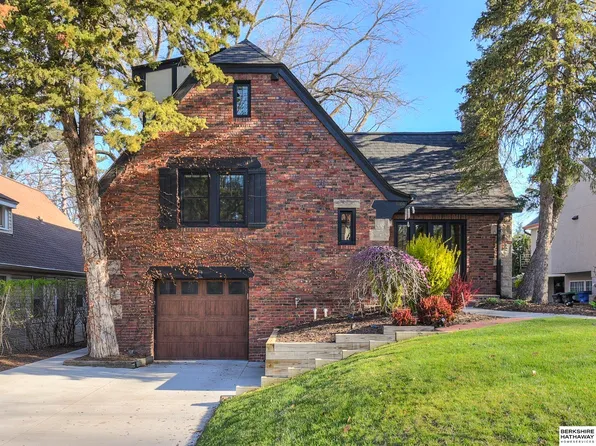 5804 Nicholas St, Omaha, NE 68132