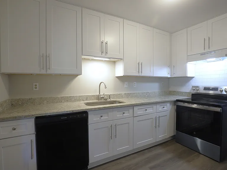 4732 Valley Dale Dr SW — Photo 2