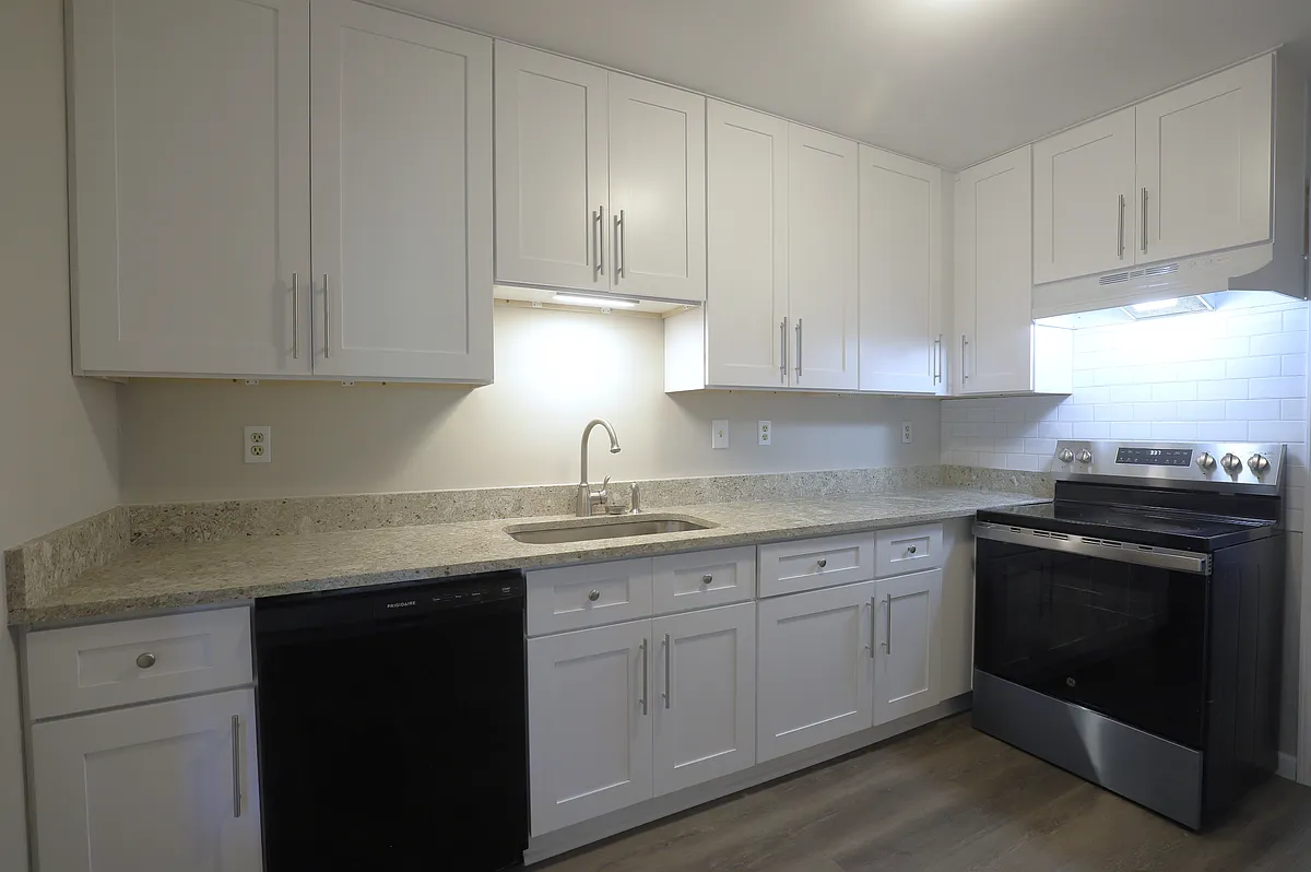 Building Photo - 4732 Valley Dale Dr SW