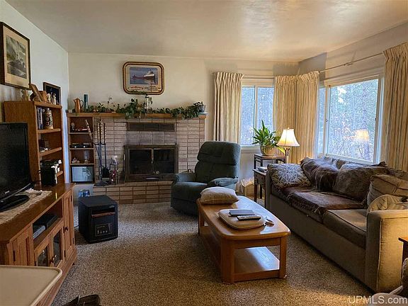 2nd image of 456 Lakewood Ln