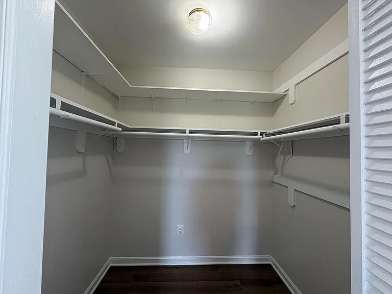 4305 Pleasant Valley Rd — Photo 12