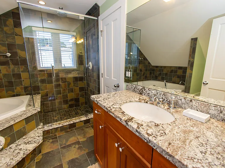 814 Ashe St — Photo 31
