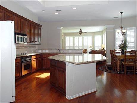 5th image of 901 High Willow Dr