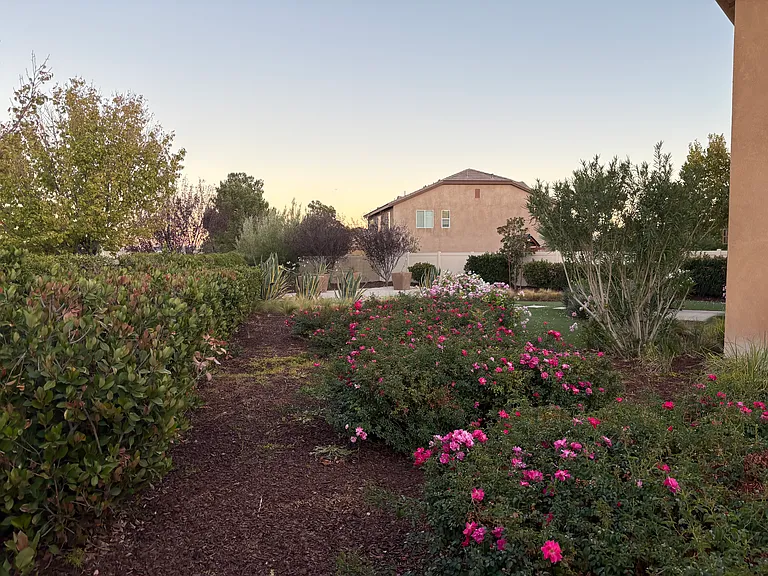 4631 Vahan Ct — Photo 6