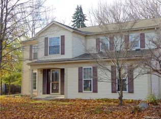 1267 Barneswood Ln, Rochester Hills, MI 48306