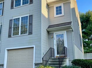 110 Banyan Circle Dr, Lancaster, PA