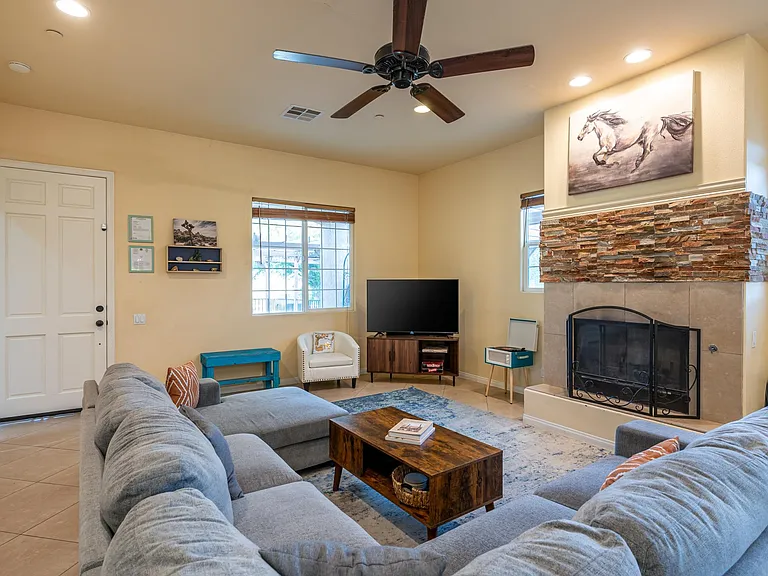 4980 Surrey Ct — Photo 27