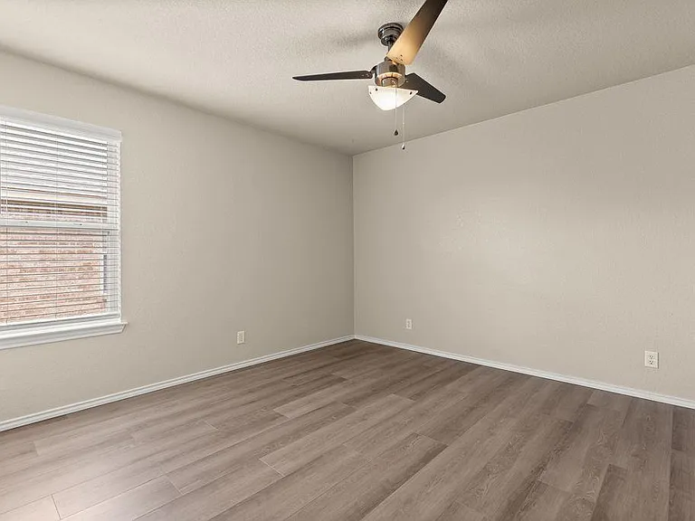 4703 Stonehaven Dr — Photo 17