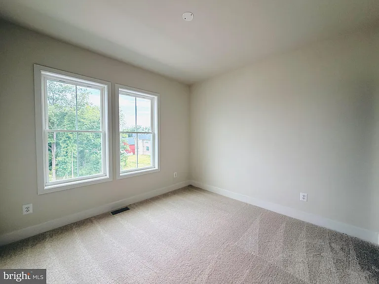 135 Heyford Dr — Photo 30