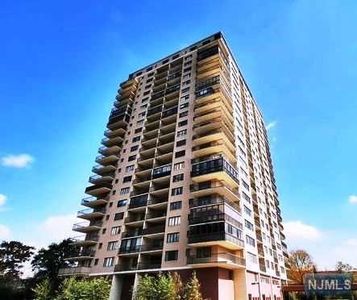 1203 River Rd APT 3B, Edgewater, NJ, 07020