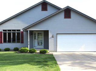 514 Fairway Dr, Lena, IL 61048