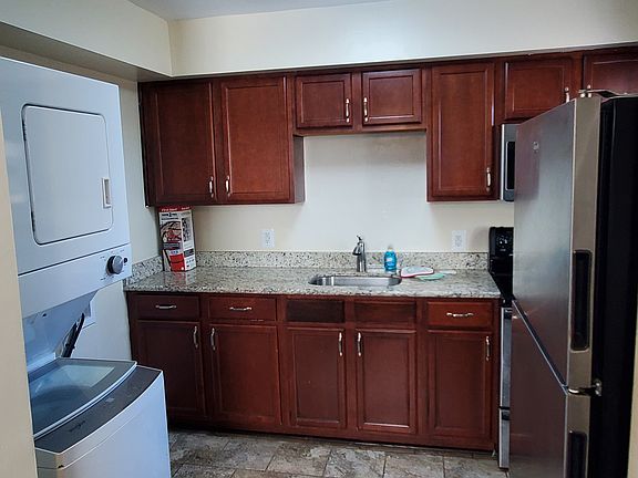 5th image of 612 W 11th St #A