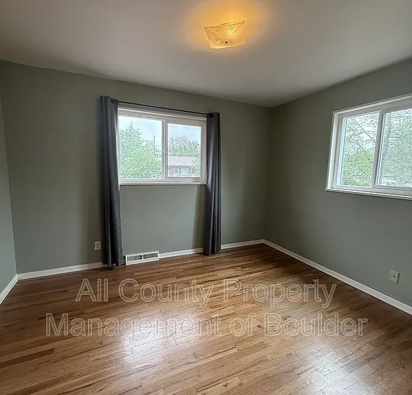 380 S 42nd St — Photo 13