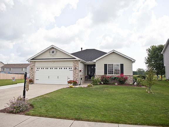 2nd image of 823 Blackhawk Dr