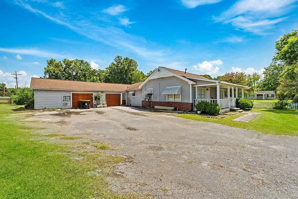 4 bed, 3.0 bath, 2097 sqft, $1,300 — Photo 4