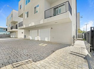 11956 Vanowen St #1/2, North Hollywood, CA 91605