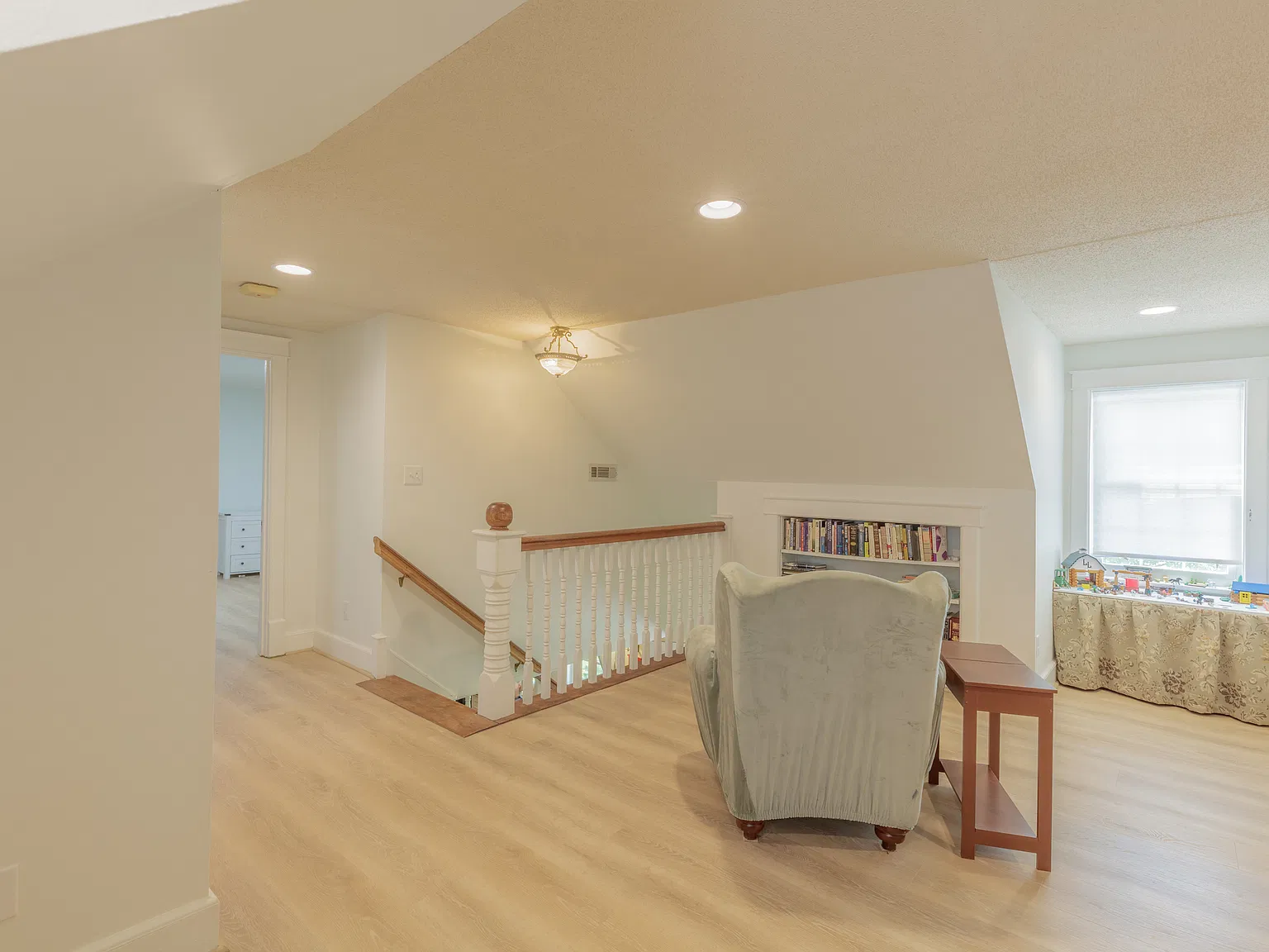 3 bed, 2.5 bath, 2800 sqft, $2,300 — Photo 4