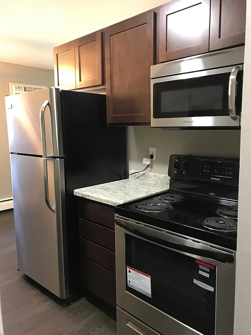 Apartments on 6th Ave — Photo 3