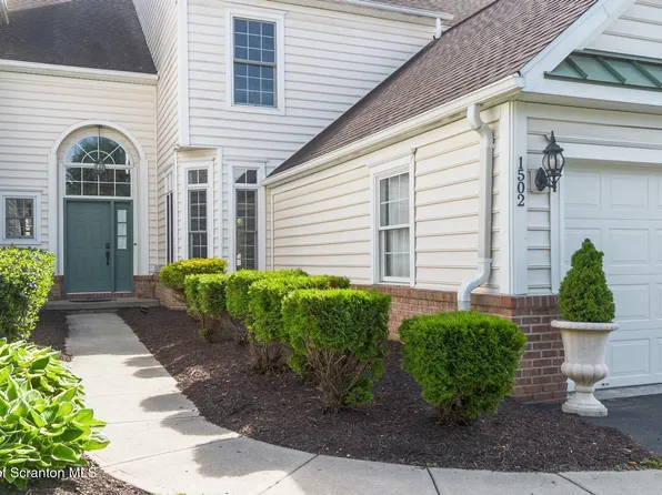 1502 Verne Close, Moosic, PA 18507