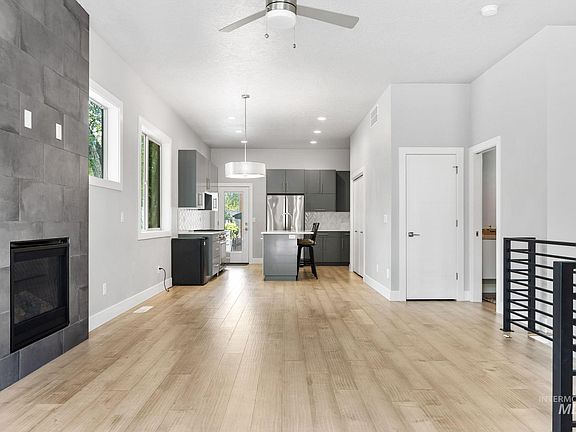 5th image of 1718 S Michigan Ave