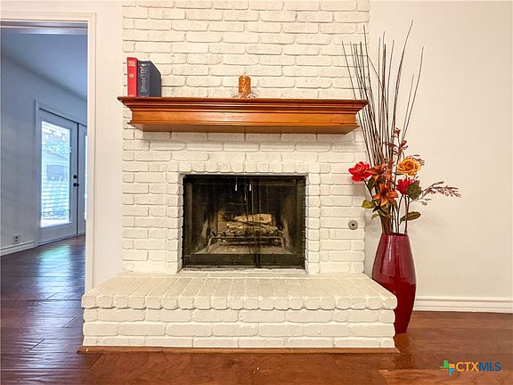 5th image of 599 W Dallas St