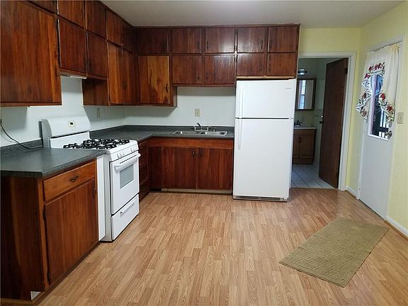 2nd image of 1675 Woodland Dr