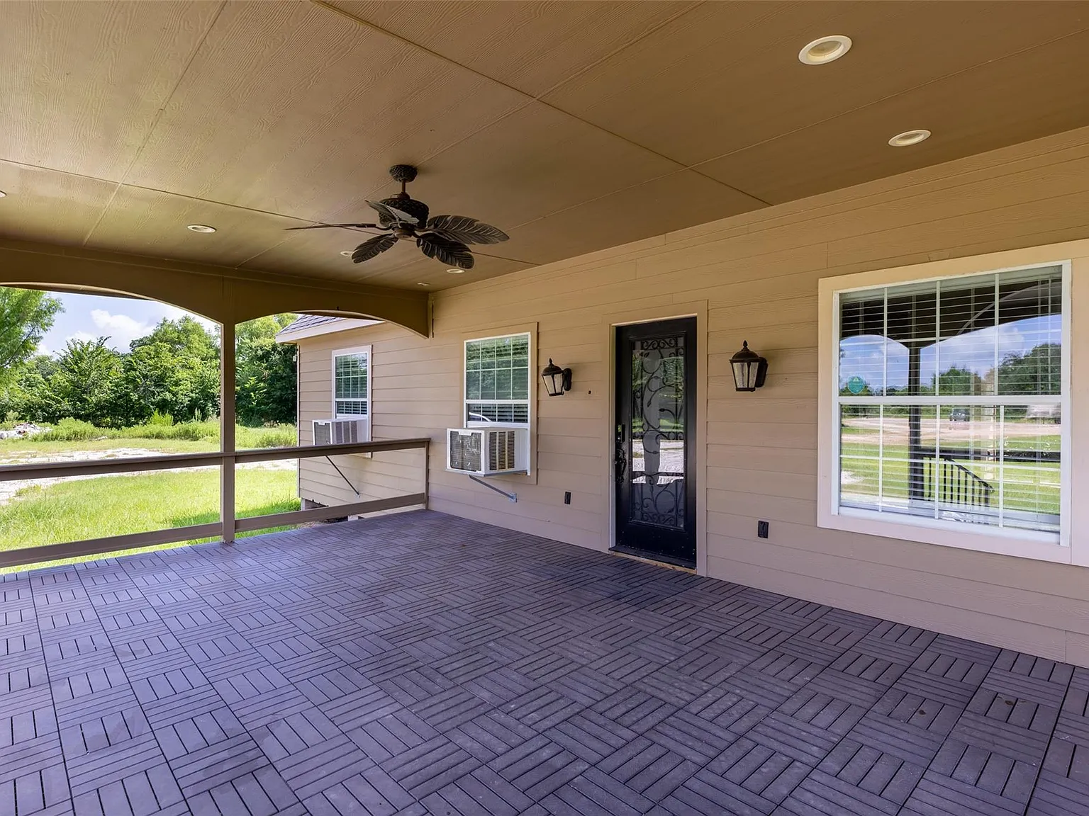 2 bed, 2.0 bath, 1328 sqft, $4,000 — Photo 1