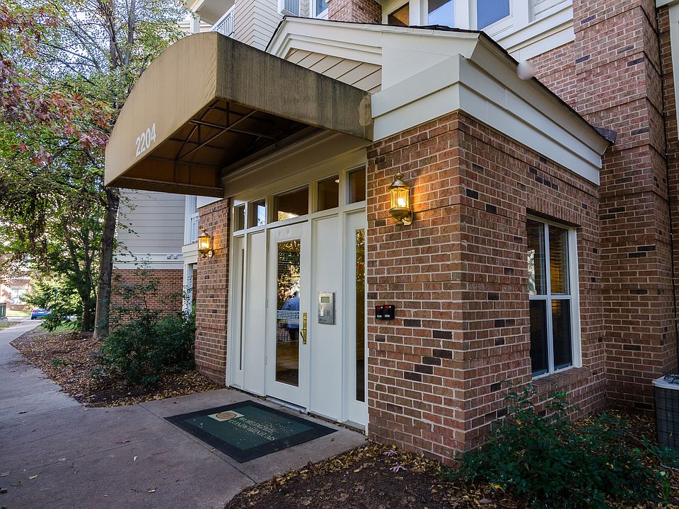 1st image of 2204 Westcourt Ln APT 302