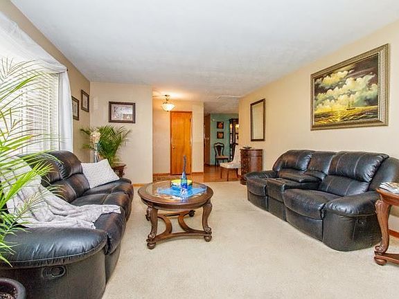 5th image of 4817 Pamela Sue Dr