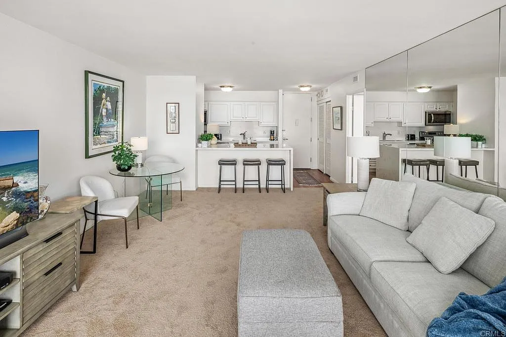 1 bed, 1.0 bath, 756 sqft, $5,500 — Photo 2