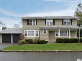 2 Ike Pl, Woodmere, NY 11598