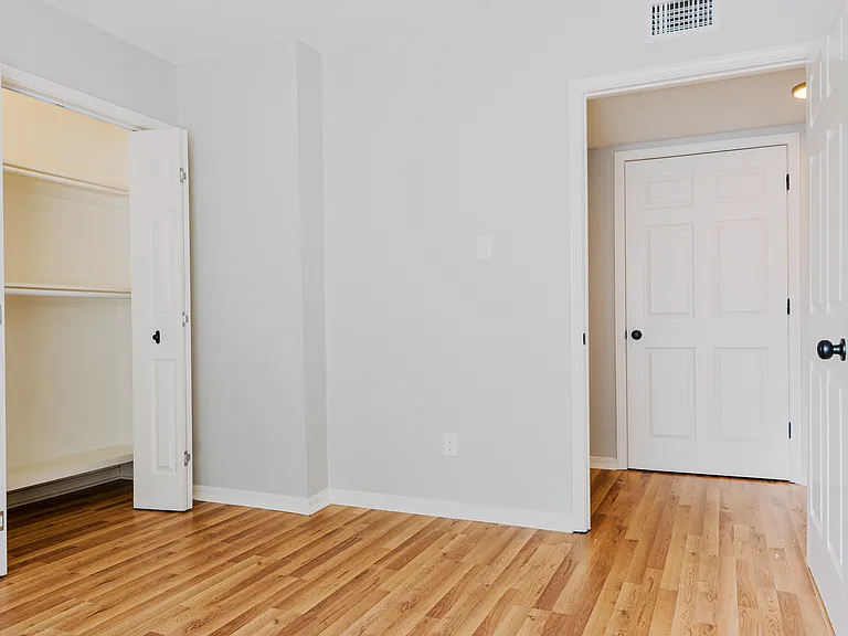 2213 Main St #6 — Photo 2