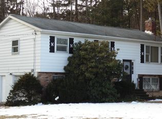 5 Jonathan Dr, Clifton Park, NY 12065